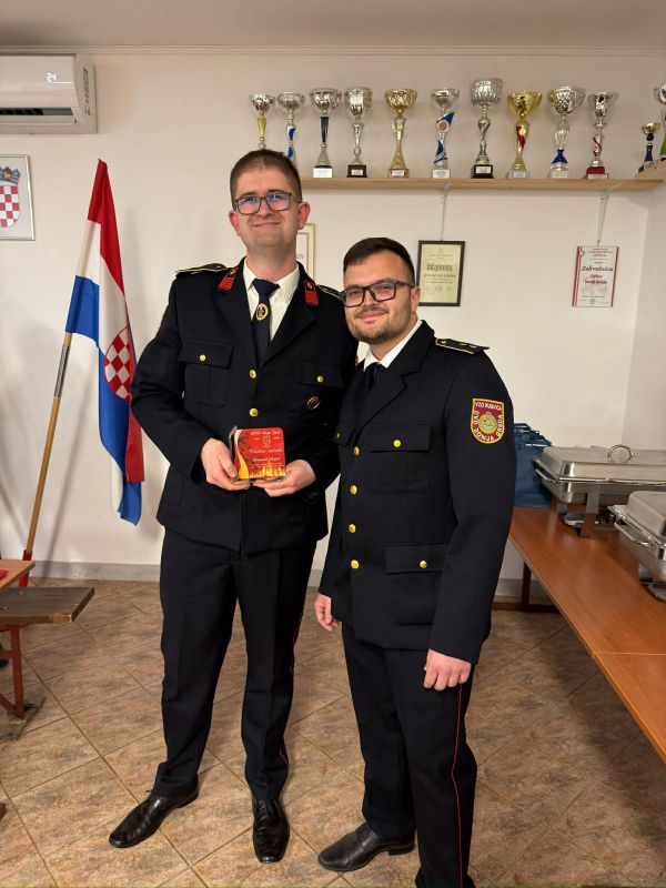 450add5e-45f8-49ca-b1a4-c50b5b2d3388 450add5e-45f8-49ca-b1a4-c50b5b2d3388