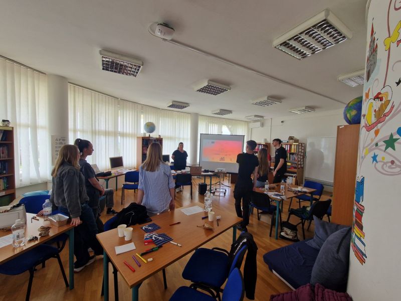 Dvije_istine_jedna_laž Dvije_istine_jedna_laž