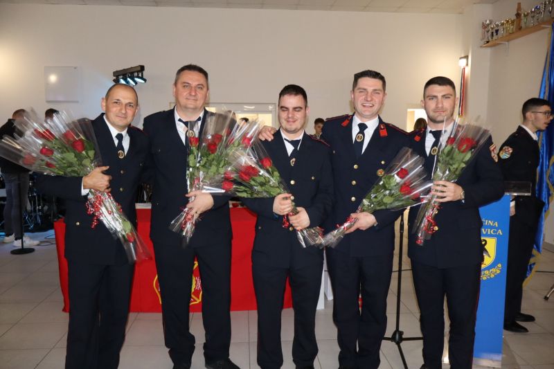 1000082004 1000082004