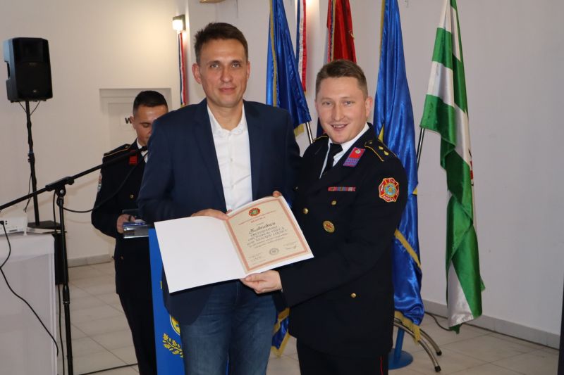 1000082045 1000082045